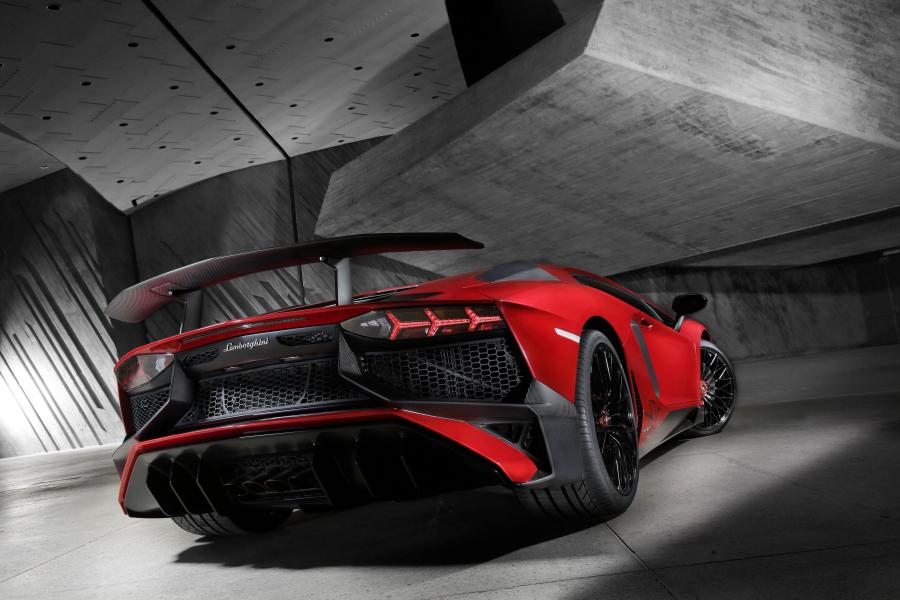  Lamborghini Aventador LP750-4 Superveloce 2015 года  (фото 4 из 49)